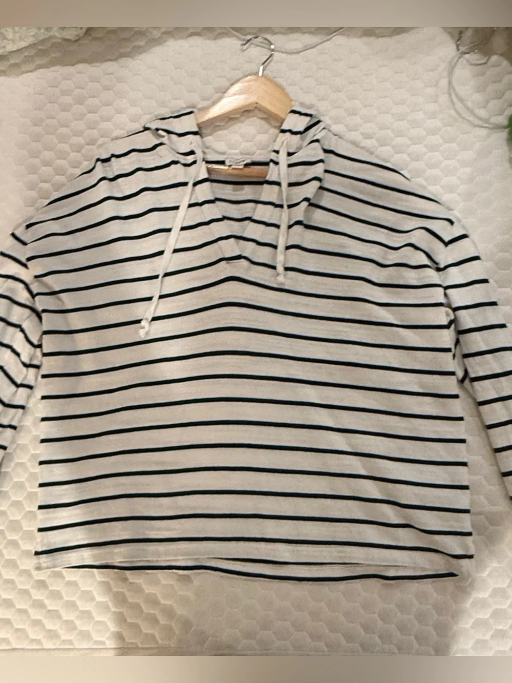 JCrew Women’s V neck Beach Hoodie Navy and Ivory Stripe Size XL